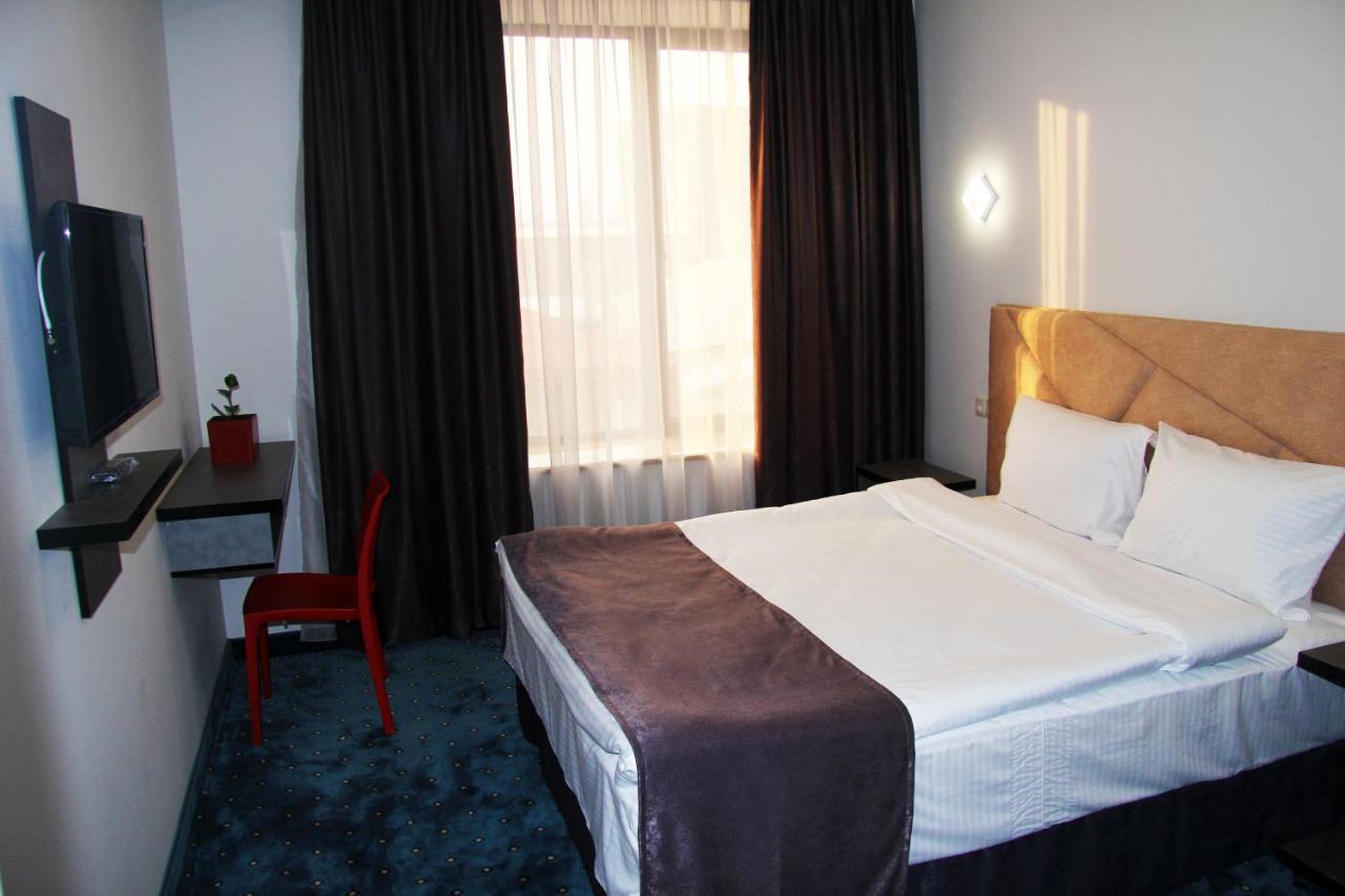 Nice Hotel Yerevan Exterior photo