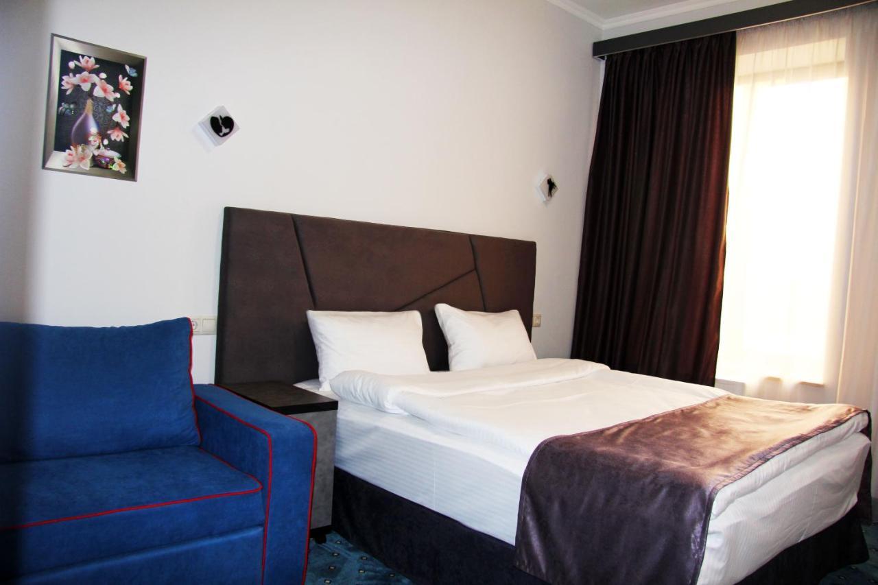 Nice Hotel Yerevan Exterior photo